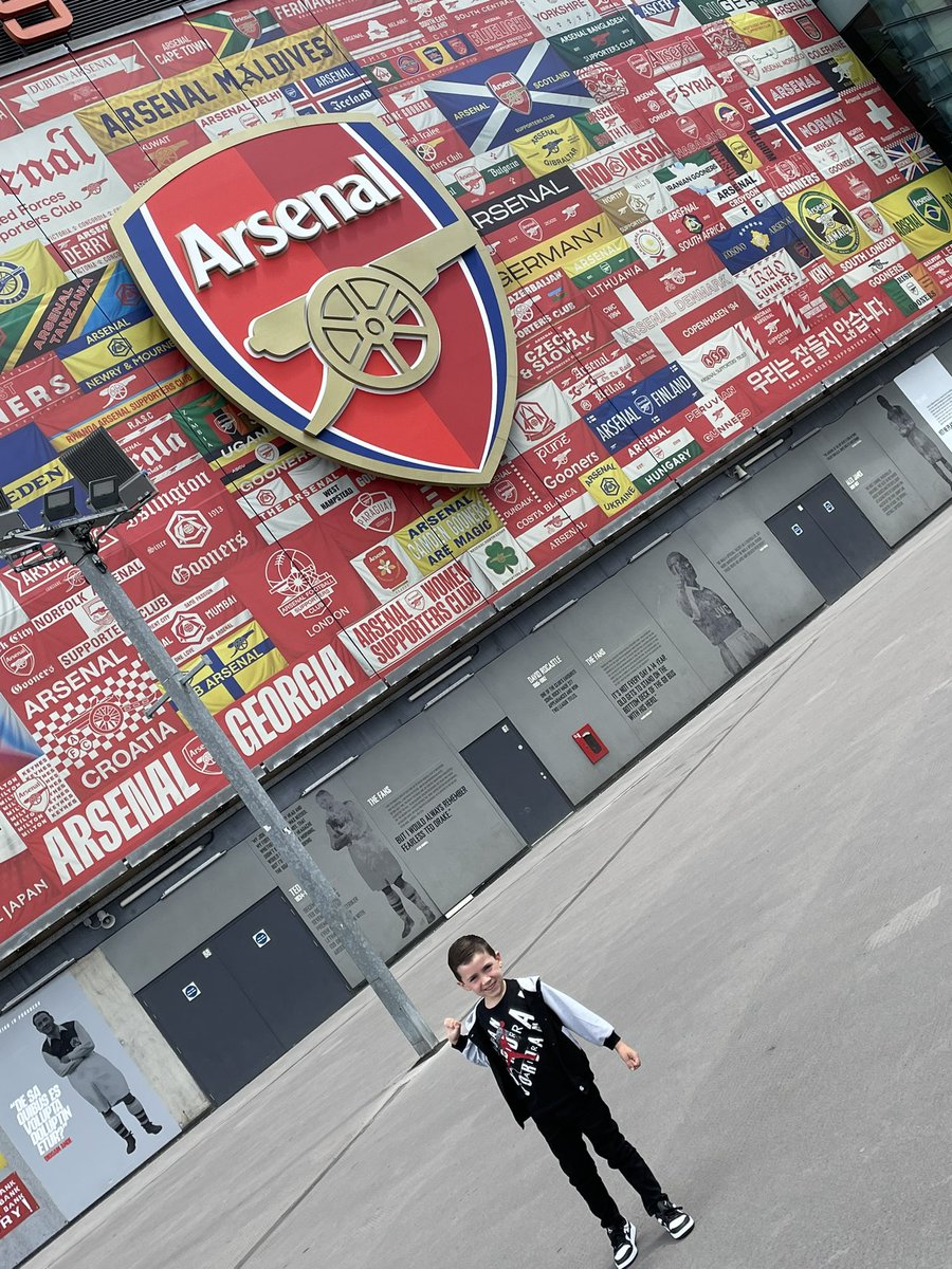 CJSaunders90's tweet image. Great day with the boy on the Arsenal stadium tour 🔴⚽️ @Arsenal #Arsenal #TOUR #DECLANRICE