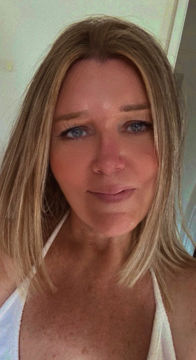 ClemCaro06's tweet image. Avant / Après ou comment perdre 20 cms en 24h 😂😎💇‍♀️  coupe d’été ok 
#readyforthesummer