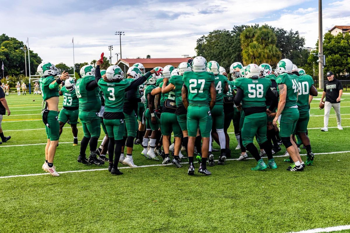TSPirates's tweet photo. One ☝️ Team 

One 🏴‍☠️ Dream 

📸: @ajohnny_09 

#tarponsprings #pirates #football #ourwaveourway #pinellascountyfl #RaiseTheFlags #FireTheCannons #tampabay #palmharbor #eastlake #dunedin #clearwater #holidayfl #trinityfl #tampa https://t.co/wAvT1s1Mfo