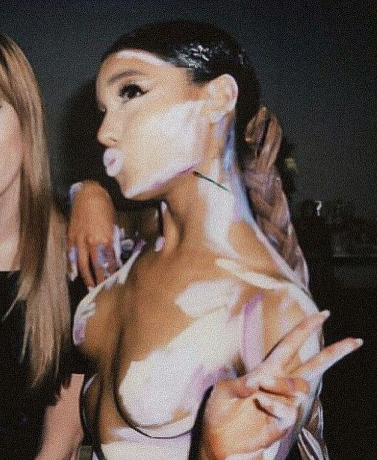 rubuteraa's tweet photo. TODAS referências do clipe "God Is Woman" -uma thread AUTO EXPLICATIVA pt.2 (FINAL) https://t.co/Dc7eOLcy2D