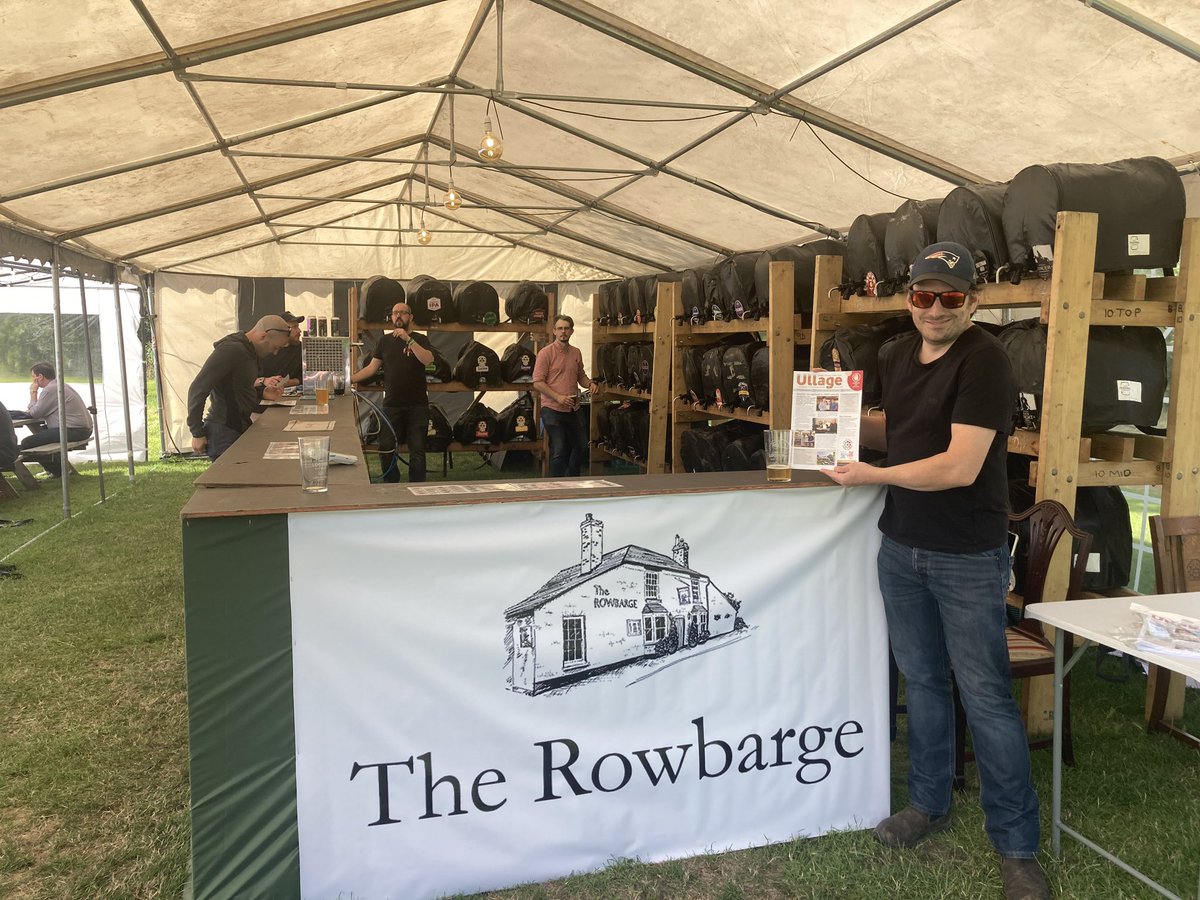 Thanks to James for posing with Ullage magazine at the Rowbarge, Woolhampton, beer festival.
Loddon brewery beers at the festival include Citra Quad and Run the World. 
Thanks to @Loddonbrewery for support of Ullage magazine by advertising. 
Cheers!