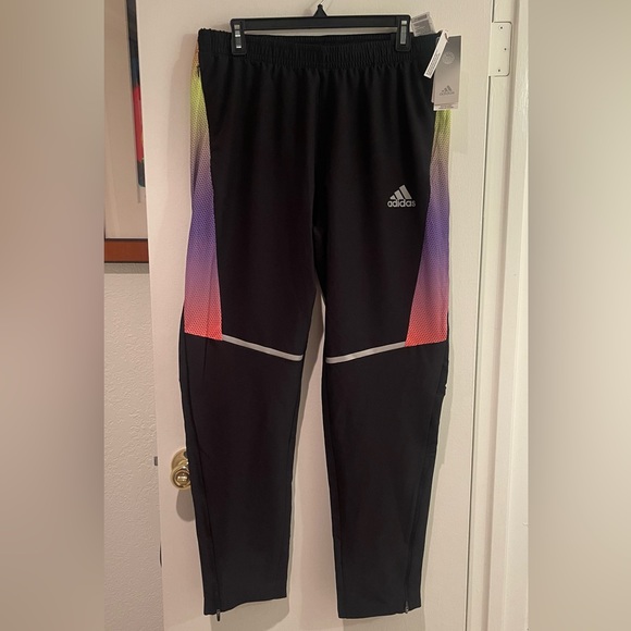 So good I had to share! Check out all the items I'm loving on <a href="/Poshmarkapp/">Poshmark</a> from <a href="/CaitlynL02/">Caitlyn Long</a> #poshmark #fashion #style #shopmycloset #hm #adidas: posh.mk/CJPUPIStsBb