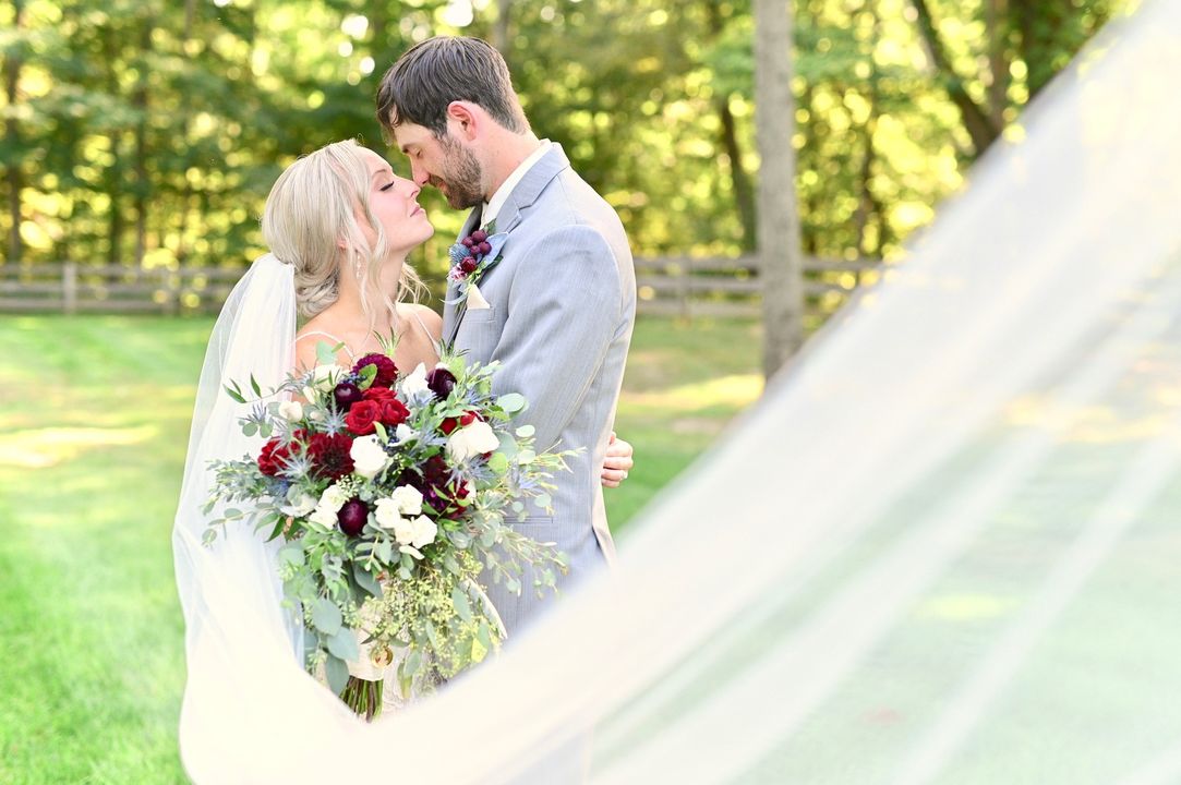 norrisjasmine's tweet photo. Love in full bloom, like a veil dancing with the wind. Your wedding day will be a breathtaking celebration of love, and I will be there to capture every enchanting moment. https://t.co/BUWt5dOxk4