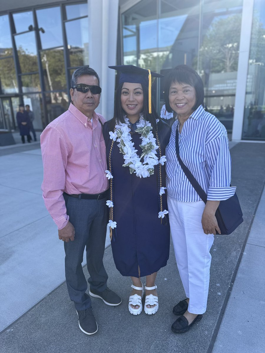kleipob's tweet photo. TEAM JOELLEN 
PROUD PARENTS ♥️ #wgugrad https://t.co/N1I48k2B06