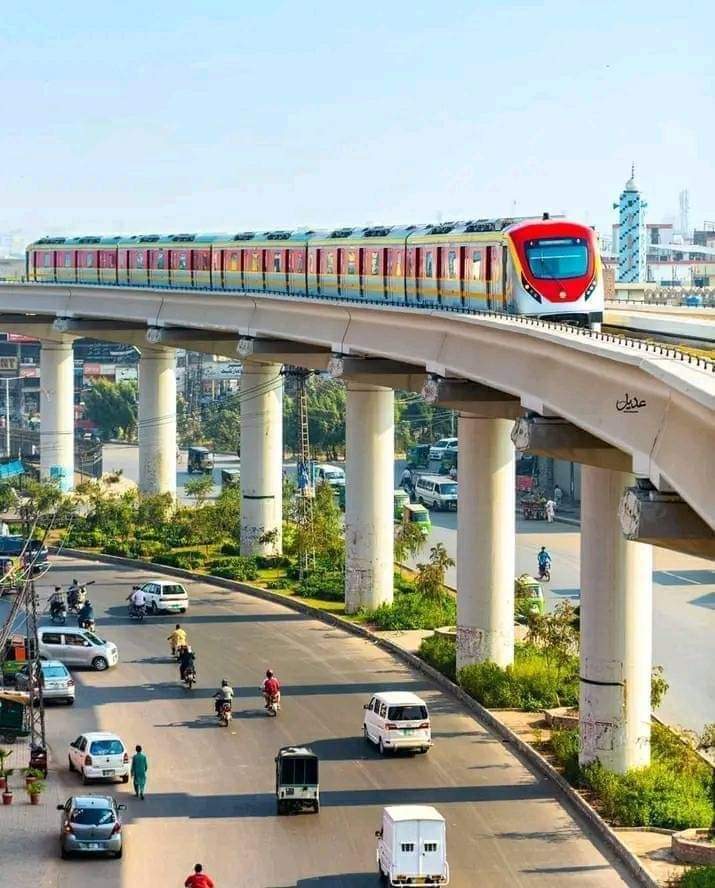 real_abbdullah's tweet photo. Orange Train Lahore Pakistan ♥️ https://t.co/hurNUlTmQy