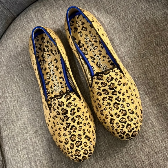 tklee82's tweet photo. So good I had to share! Check out all the items I'm loving on @Poshmarkapp #poshmark #fashion #style #shopmycloset #rayban #rothys #mychemicalromance: https://t.co/R3O4DeQ0Ww https://t.co/nbtMnw2ZCF