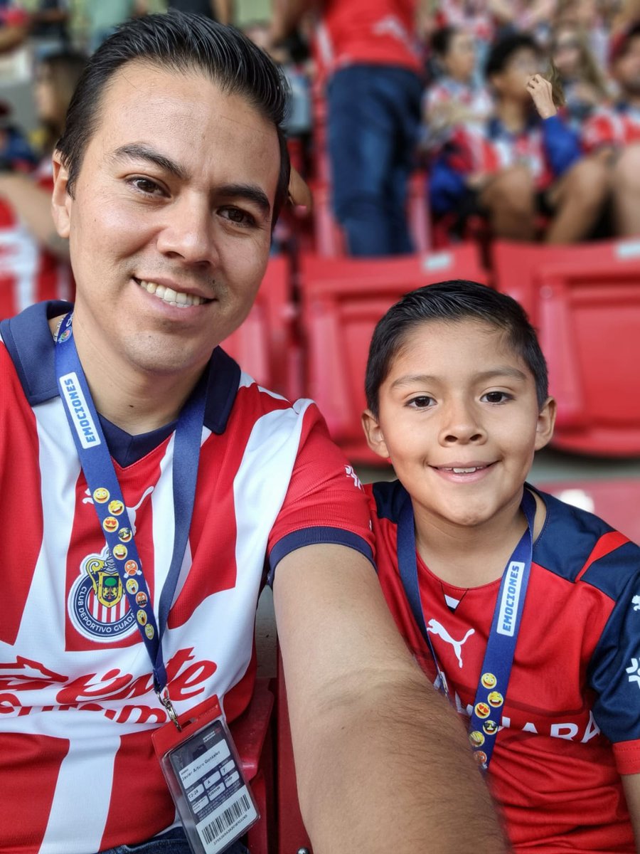 ISCJavierGlez's tweet photo. @Chivas @AthleticClub #EsPorChivas para pasar una tarde genial con mi hijo https://t.co/hQjlLplMFr