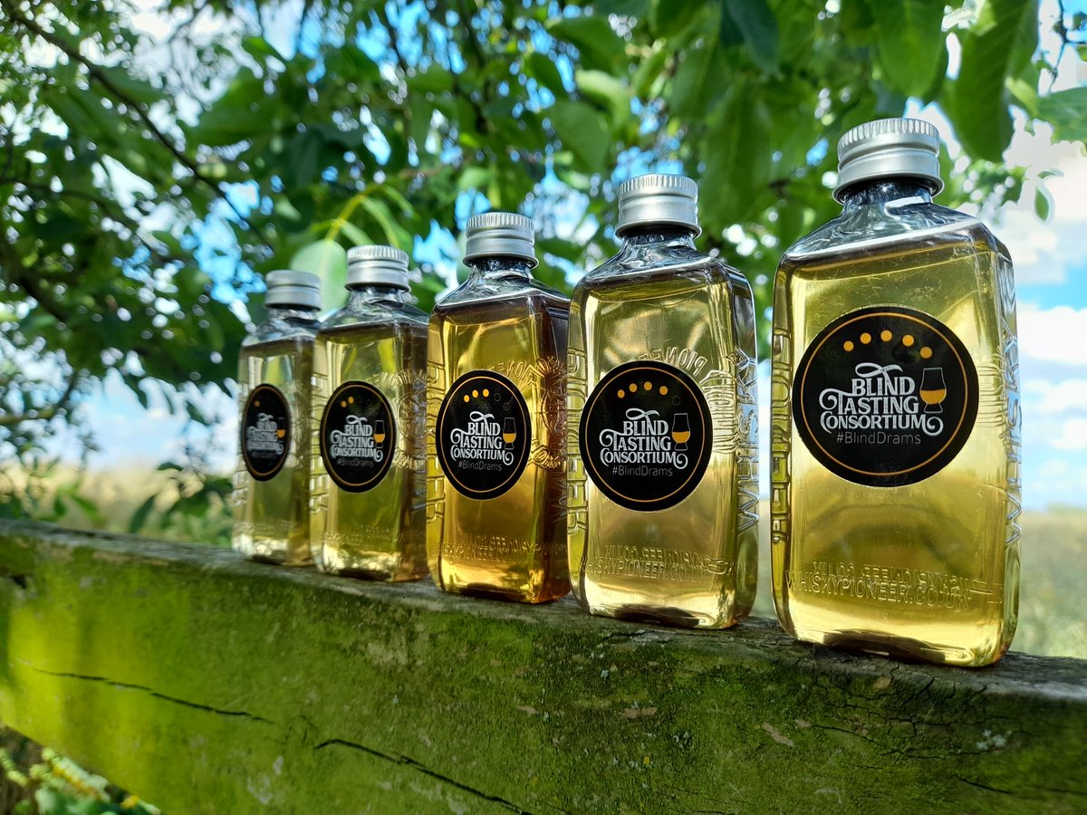 whiskytip's tweet photo. Countdown to #BlindDrams. #BTC34 (I think). Will we be 'on the fence', or is this 'field of dreams' #whisky?! Lovely light to mid colours on all five. #SummerDrams. Thanks to @WhiskyWings and @MaltMusings 🥃🙏 https://t.co/p7tB5MnWWr