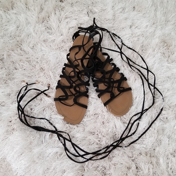 sssuper's tweet photo. So good I had to share! Check out all the items I'm loving on @Poshmarkapp #poshmark #fashion #style #shopmycloset #lillypulitzer #treska #forever21: https://t.co/vehPs2zzOt https://t.co/cOWfmCPlow