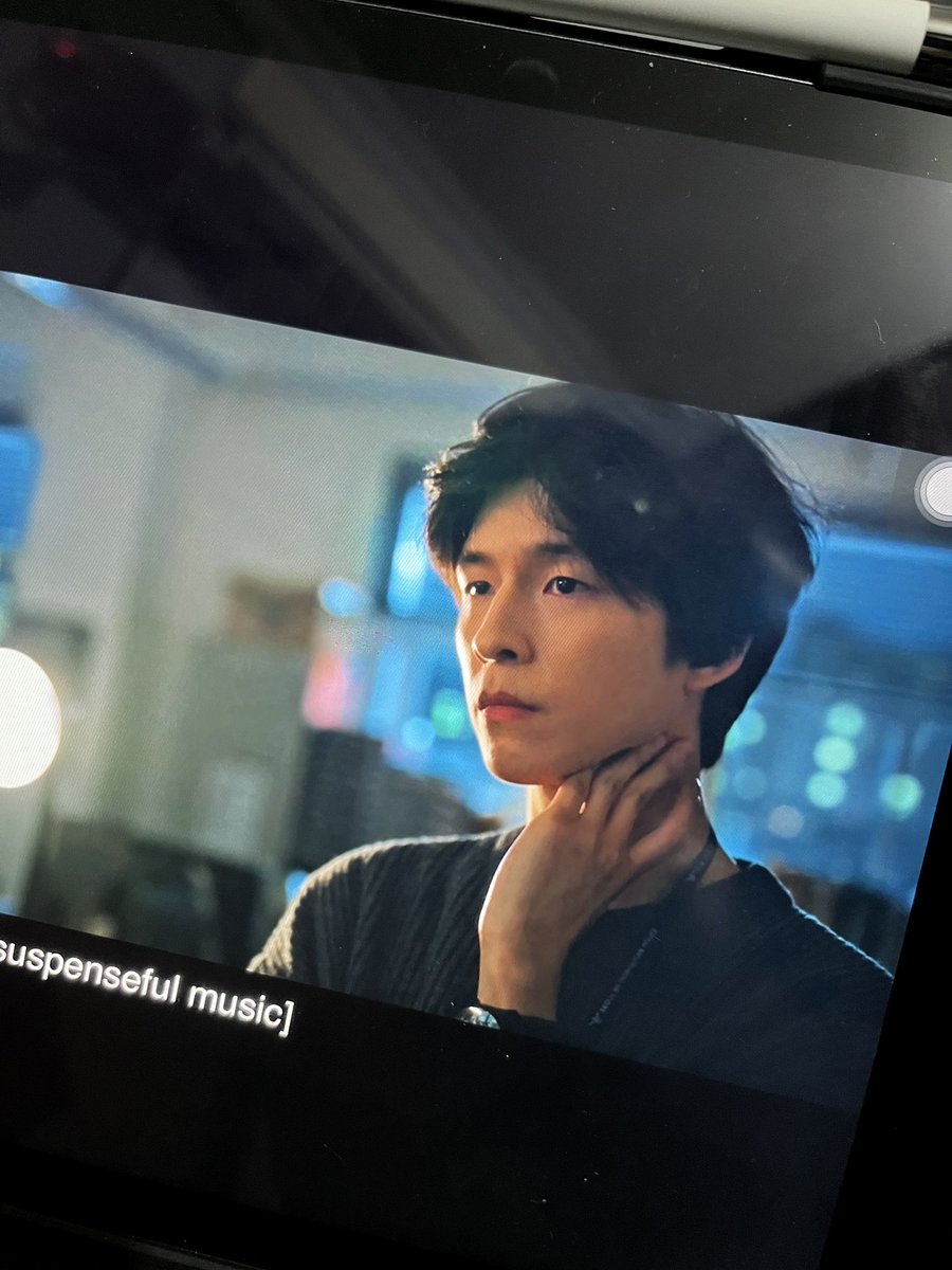 shoowater's tweet photo. Excuse me, hong kyung??? https://t.co/0TQJvIaVEE