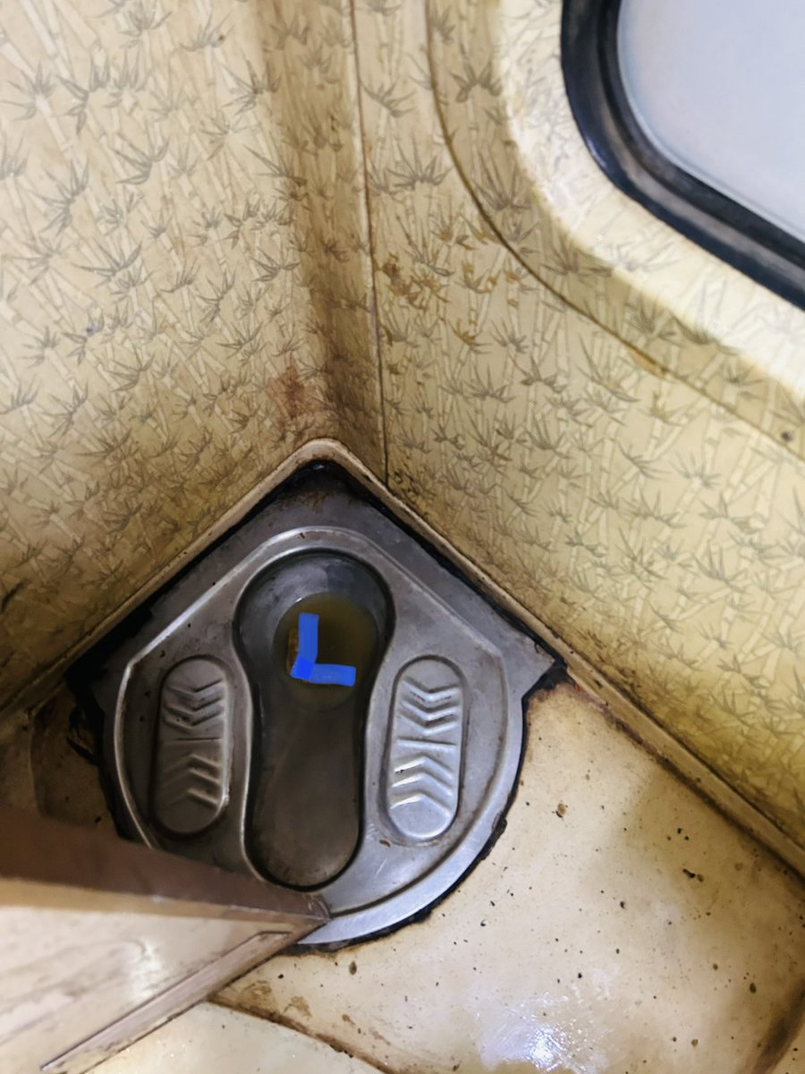 kumarvastav's tweet photo. @IndianRailMedia @indianrailway__ if picture can say more than words, then here it is. No words left to describe the plight of passengers Train 19489 coach B5,B6 https://t.co/4eYAAjGfsb