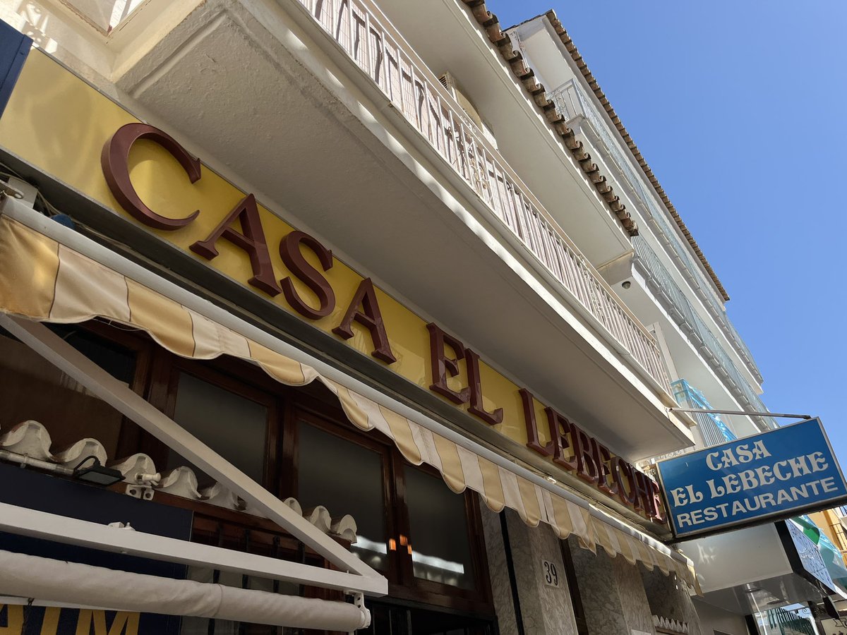 alejandrogpaez's tweet photo. La Carihuela en estado puro. https://t.co/WE15cuKjPW
