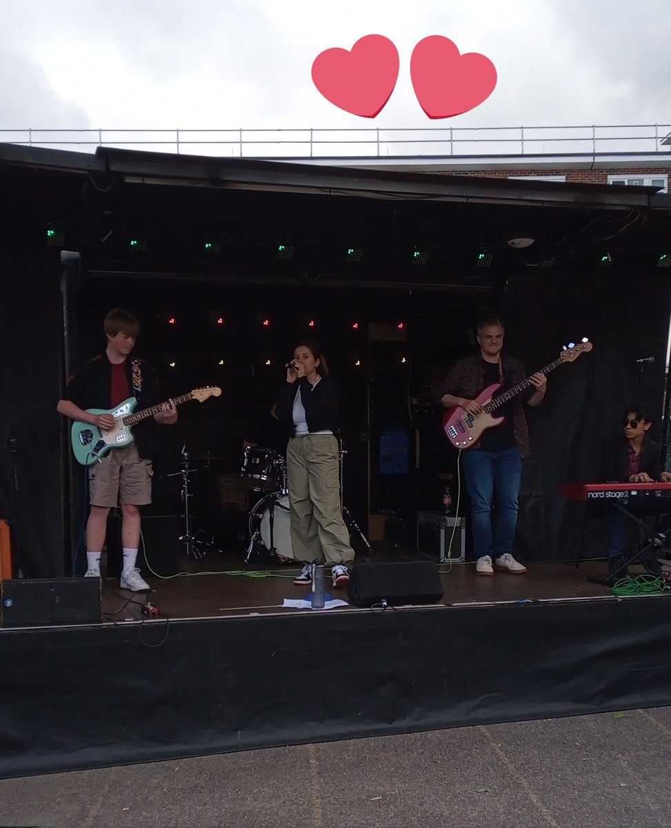 There's been so much fun and happiness at #happystreets festival and it's not over yet! We're tapping along to @whbeat contemporary band with the amazing Ruxy Barabas who is closing this year's event 👏