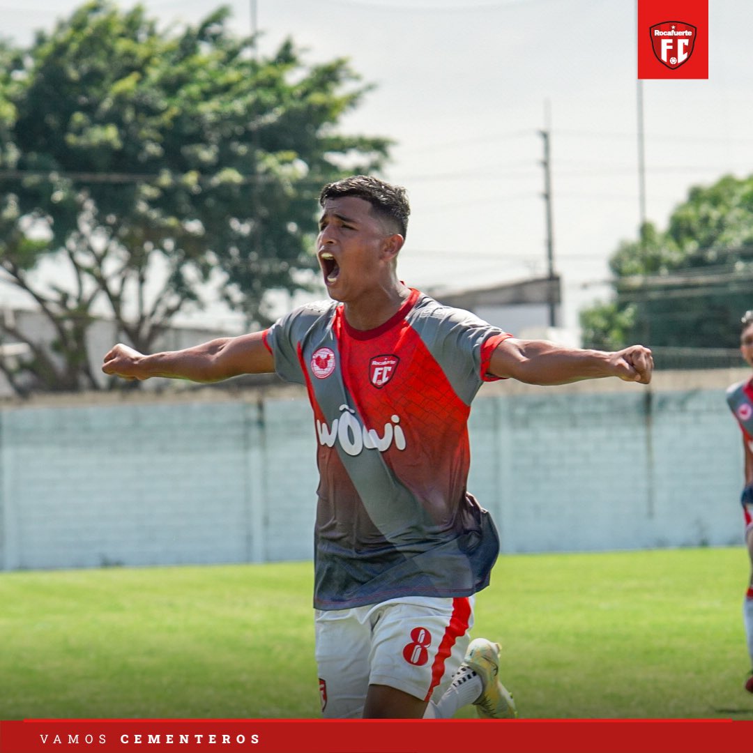 Rocafuerte_fc_'s tweet photo. ⚽️ ¡Goooooooool de Steward Torres!

#CAS 1️⃣ - 1️⃣ #RocafuerteFC

#VamosCementeros https://t.co/t6y6s2UeTq