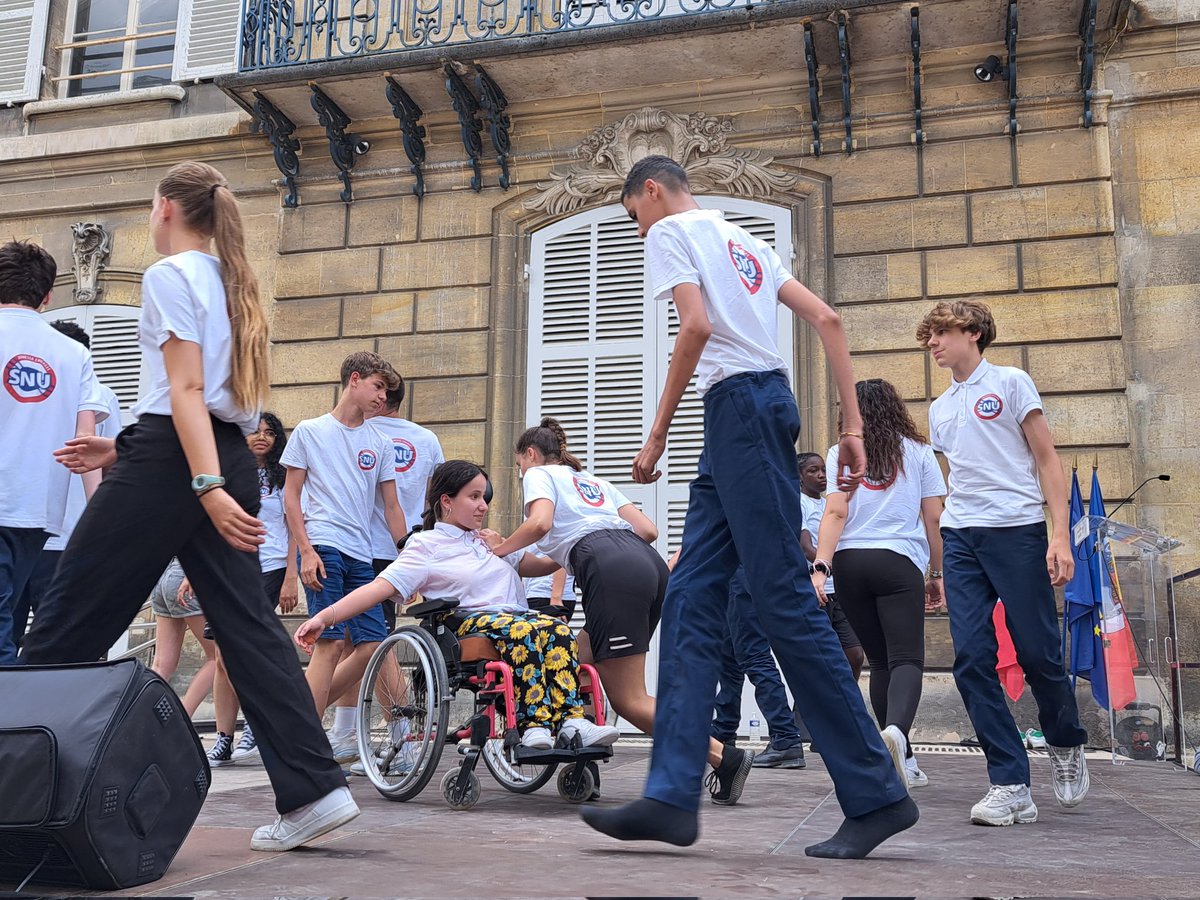 La citoyenneté de l'engagement ! Très beau message délivré aujourd'hui à <a href="/villederueil/">Rueil-Malmaison</a> par les jeunes ayant participé au #SNU inclusif, lors de la cérémonie de clôture présidée par Madame la Préfète <a href="/NadegeBaptista/">Nadège Baptista</a>.