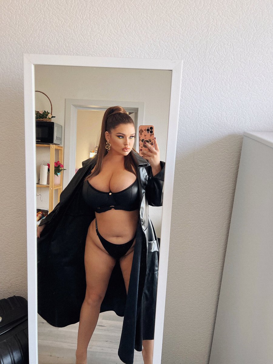 Alenka_Pelenka5's tweet photo. 😈 or 😇 ?) https://t.co/Rwy9iezBcG