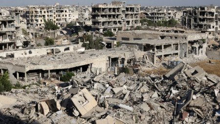 SonPolemicas's tweet photo. María Corina Machado fue para Washington a pedir que una coalición militar bombardeara los barrios de Venezuela y los convirtieran en escombros, como en Siria, sin importarle los miles de muertos que ese ataque causaría...Ahora quiere que esos barrios la reciban "con flores" ? https://t.co/jOc24pm2Yk