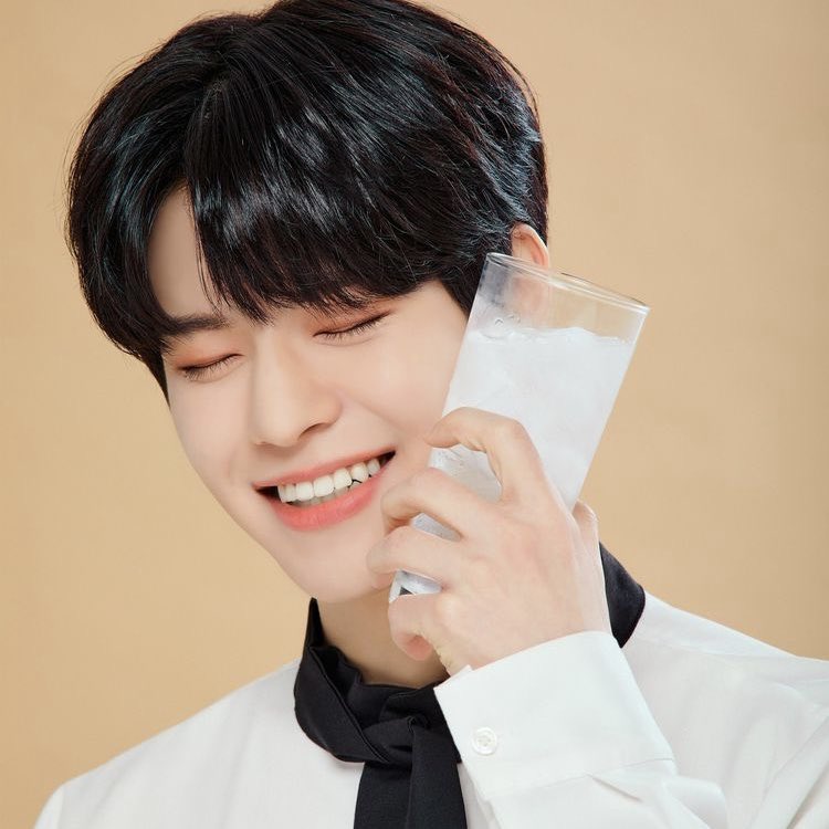 coffee, tea, and not you…
— a #2min mini au

jian (ksm) goes for a job interview in a local coffee shop owned by apollo (lmh), the guy he ghosted 3 years ago.