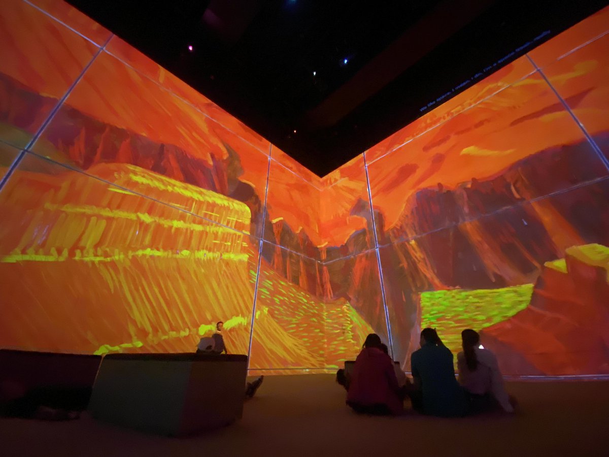 Hockney at the Light Room in London. Incredible and immersive experience featuring a lot of his digital paintings. A great example of how exhibiting digital art can break boundaries 💥