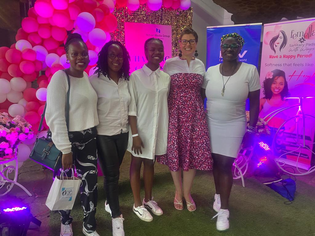 awochegirls's tweet photo. Meeting with our Megan @ZanaAfrica
#ChangingCycles https://t.co/0TuyUVURpP