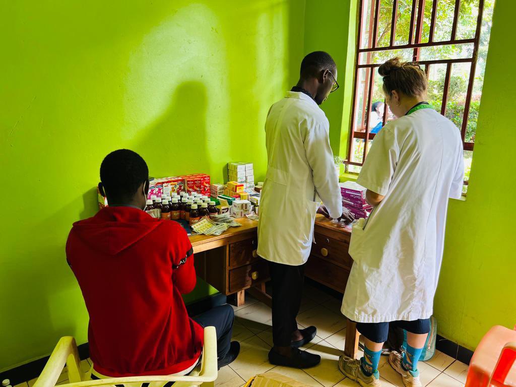 AkbHospital's tweet photo. Day 1 of our monthly community heath outreach at AKB Hospital. https://t.co/5ayNtWoiG2