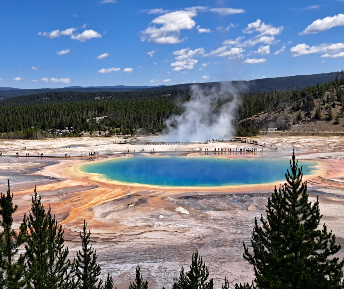 beatanecza's tweet photo. Yellowstone, nature really does wonders. 🙃 https://t.co/U7MSWp9QRJ