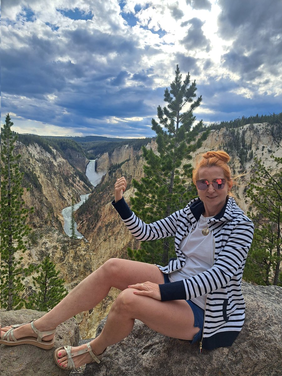 beatanecza's tweet photo. Yellowstone, nature really does wonders. 🙃 https://t.co/U7MSWp9QRJ