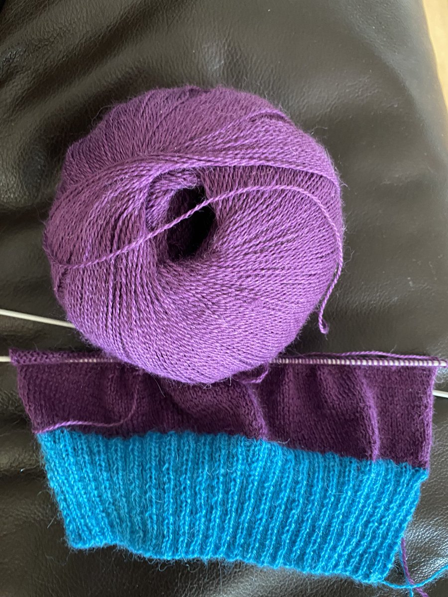 KnitWit78's tweet photo. Well that’s 4 hours’ work. This cardi had better fit. In 17 years or whenever it’s finished. #knittingtwitter https://t.co/EDbRYhJ72e