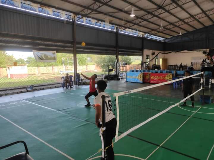 *KEJOHANAN SEPAK TAKRAW LIGA SUKAN KOMUNITI (LSK) KUALA NERUS 2023*

Maju lah Sukan untuk Negara !!

#BeliaKualaNerus#TeamPBSDKT/KN#RakanMuda #MalaysiaMadani #TeamKBS#Sepaktakraw#LSKKualanerus2023