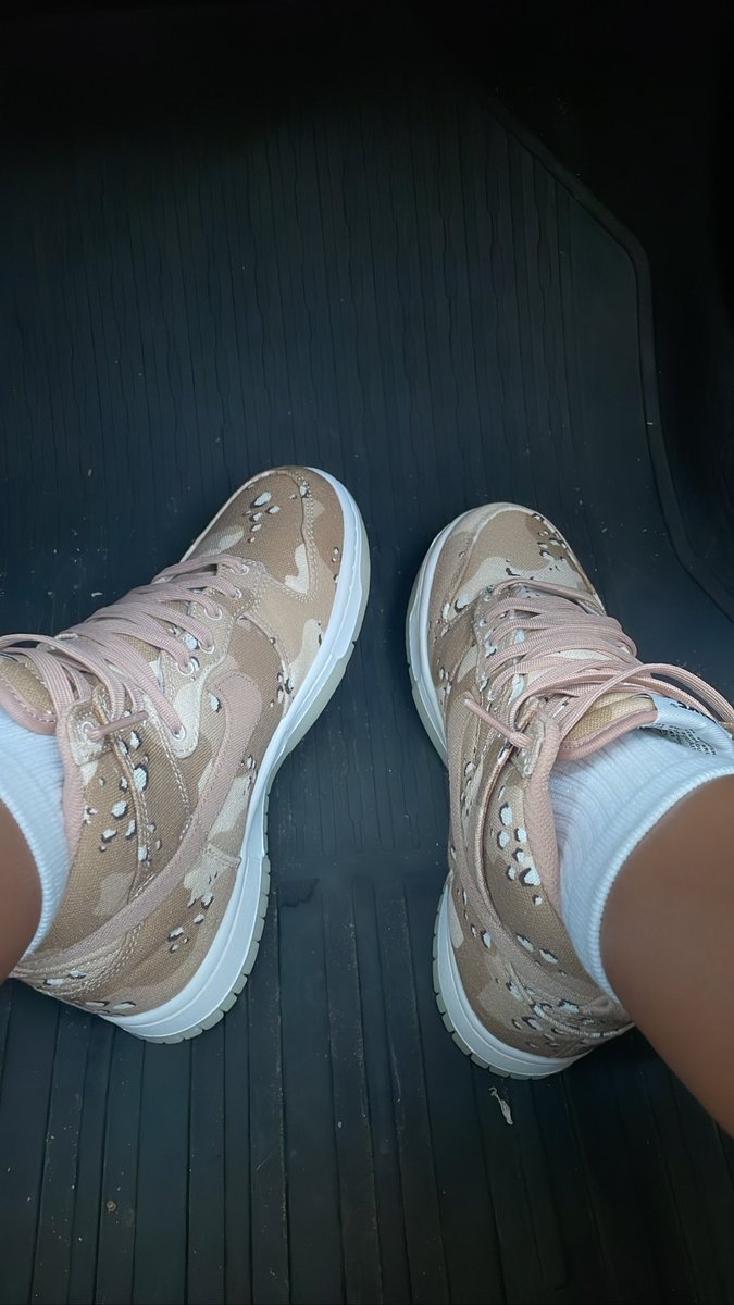 MiniFeetLi's tweet image. #kotd #unds #curlfest I’m slowly making my way through my sneakers 🥲