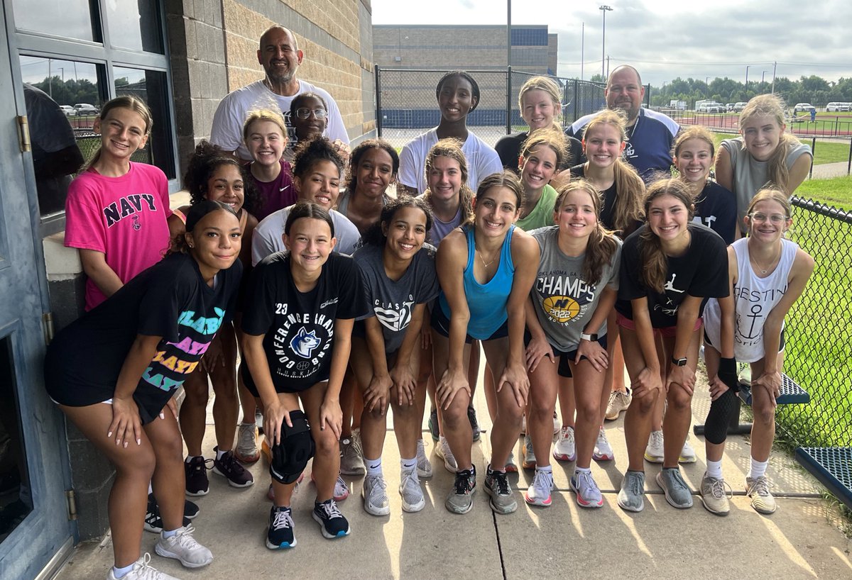 I got to workout with my Husky family one last time before heading out to USF. I’m gonna miss you all so much. Keep being great! @lady_husky_hoop