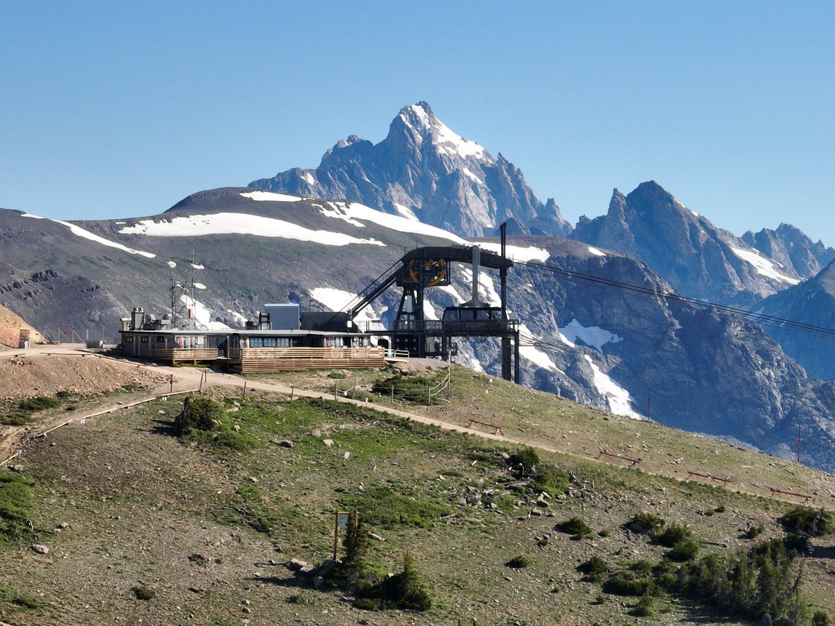 jhski's tweet photo. Spectacular summit scenery at #jacksonhole ☀️ RT if you want to visit!
#jhdreaming https://t.co/t7A1g2E7vp