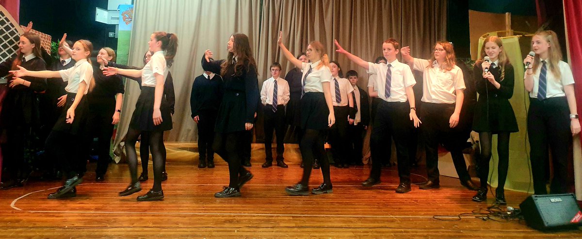 missnicdrama's tweet image. Some of our performing arts pupils entertained the crowds at a local primary school's community day yesterday. Outwood Hindley pupils making us proud in the wider community!
#outwoodhindley
#performingarts