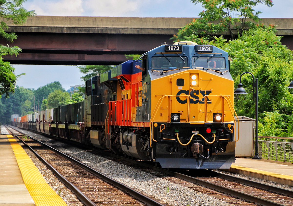 RFPProductions's tweet photo. We meet again...leading this time!🐱

#csx
#chessiesystem https://t.co/WcsPSLPATh