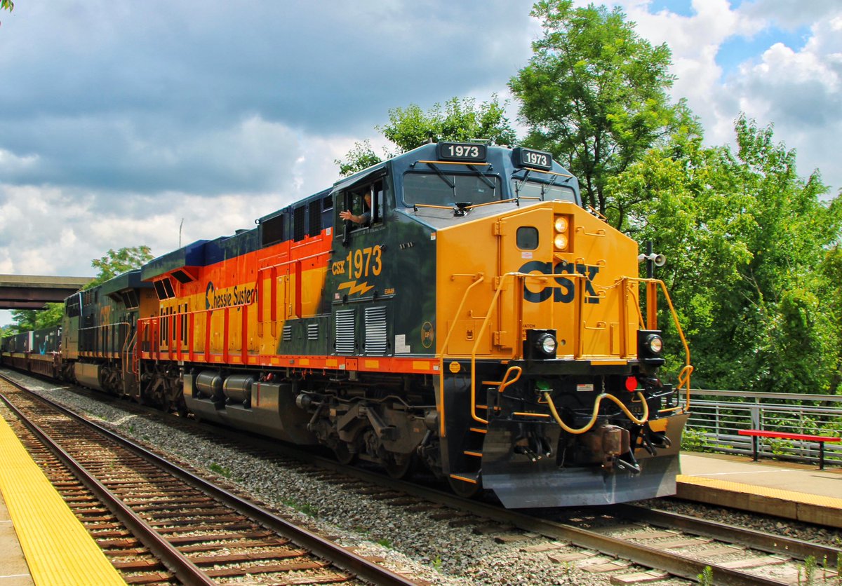 RFPProductions's tweet photo. We meet again...leading this time!🐱

#csx
#chessiesystem https://t.co/WcsPSLPATh