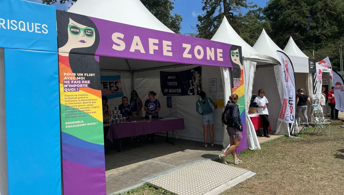 icibreizhizel's tweet photo. Aux Vieilles Charrues, une safe zone veille sur les festivaliers
➡️ https://t.co/Zw4KpOxF1o https://t.co/FdvpbUuBxu