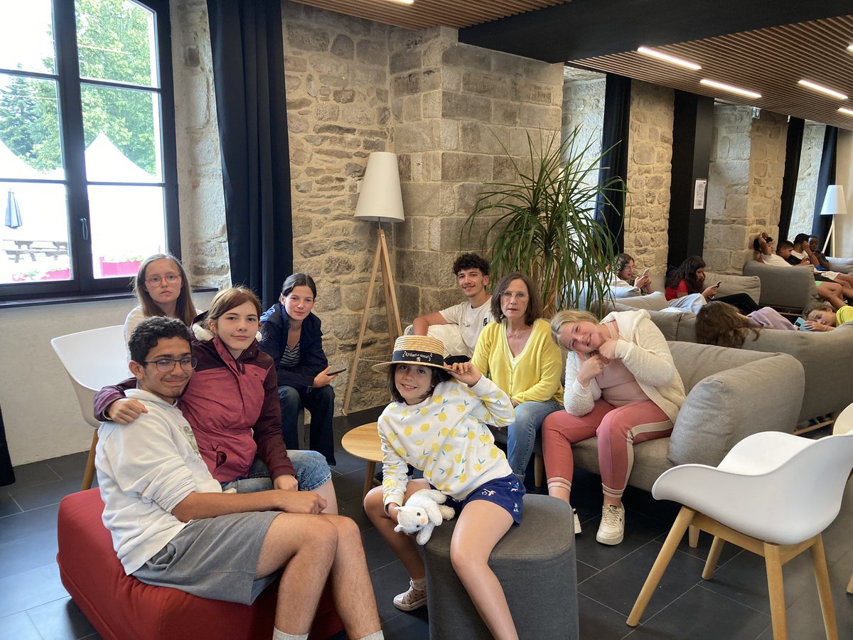 Hier petit détour à Riec sur Belon à la rencontre des <a href="/JeunesAidants/">Association nationale Jeunes AiDants Ensemble</a> du séjour repit quelle ambiance quel lieu magnifique merci @MGENetvous <a href="/CreditAgricole/">Crédit Agricole</a> et tous nos soutiens