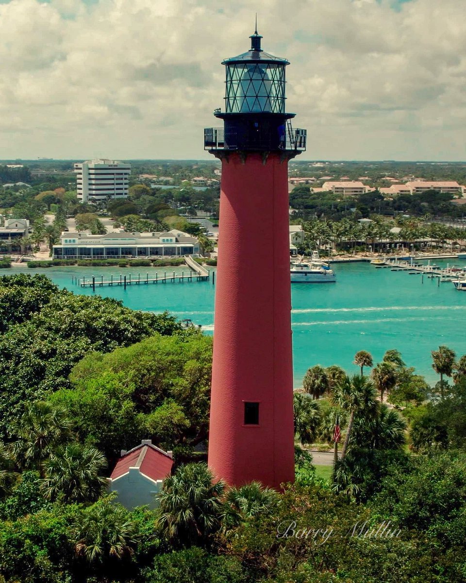 You know I had to capture Jupiter Light when I was on vacation down in Jupiter, Florida with my drone. 

Have you ever been to Florida? 

@VISITFLORIDA @TownofJupiter @VisitTheUSAuk @VisitTheUSAca @FloridaTourism #Lighthouse
