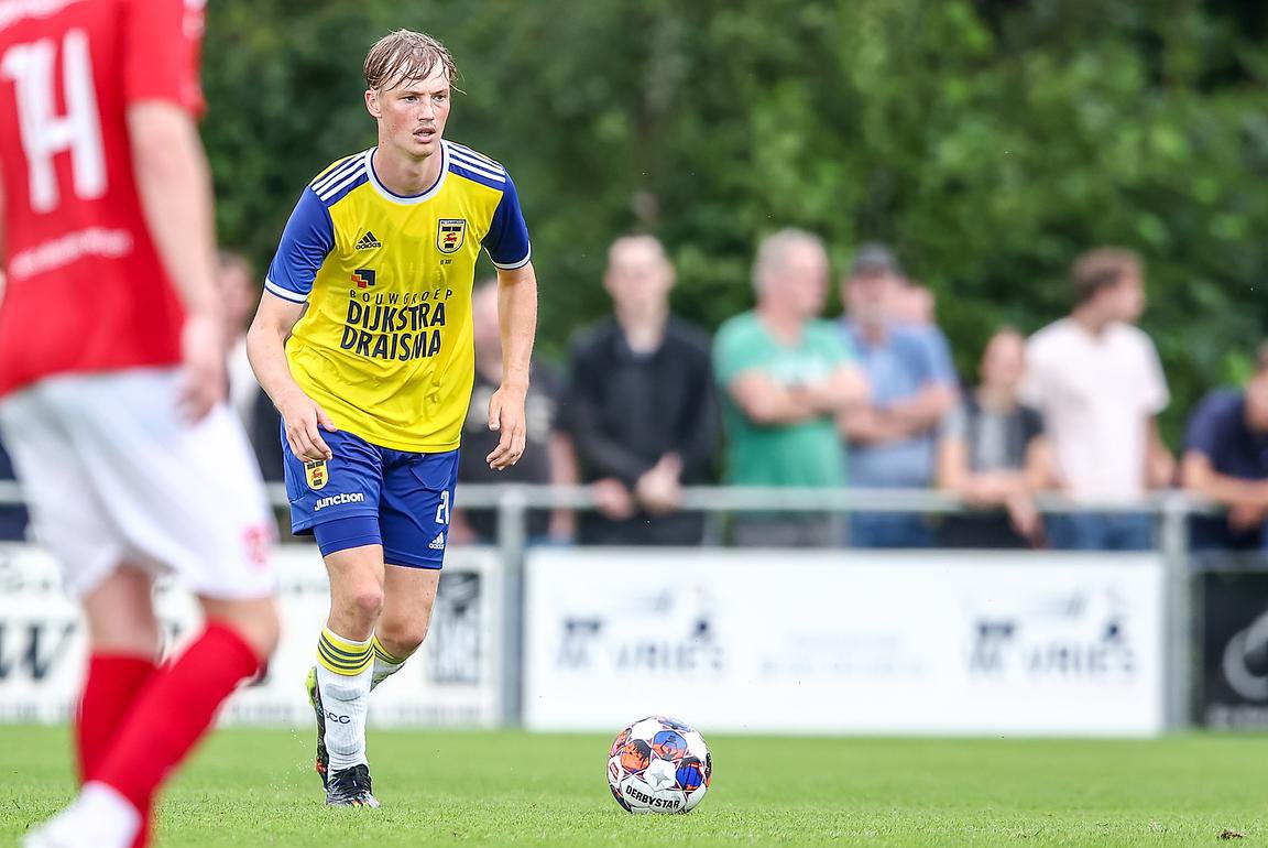 HarkemaseBoys's tweet photo. Einde wedstrijd. @SCCambuurLwd is net een maatje te groot voor Harkemase Boys. @Scktille bedankt voor de gastvrijheid! 
#CAMHAR 4-0

Foto’s: https://t.co/AIi1Rcm4sq https://t.co/PKOrzFq3mE