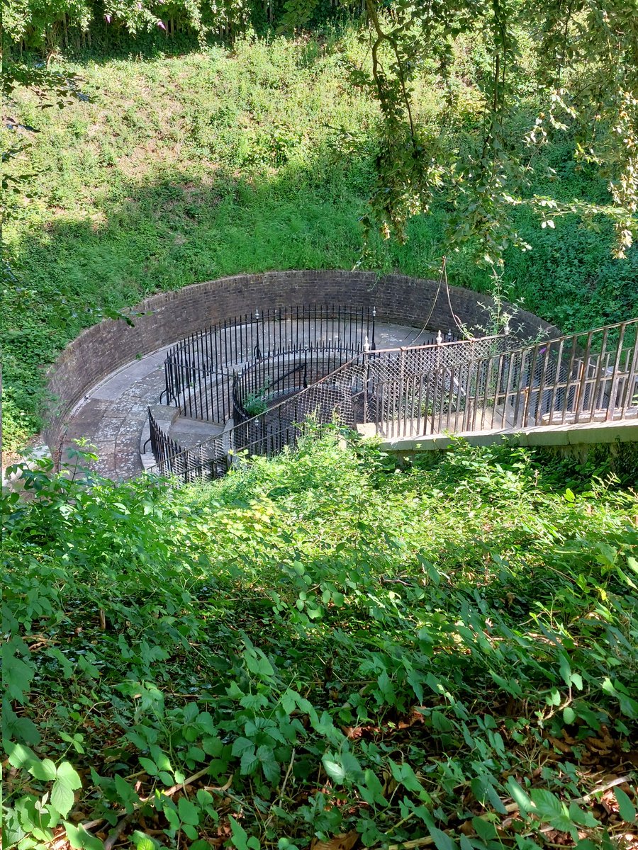 Ivana_Nika's tweet photo. everything is huge in Dover so are these military fortifications from Napoleonic wars
#WesternHeights
#DropRedoubt
#GreatShaft
#Citadel
#Dover
#EnglishHeritage https://t.co/DvF7ptUovx
