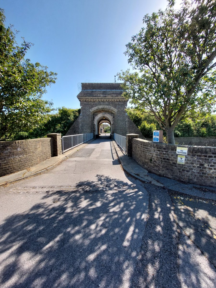 Ivana_Nika's tweet photo. everything is huge in Dover so are these military fortifications from Napoleonic wars
#WesternHeights
#DropRedoubt
#GreatShaft
#Citadel
#Dover
#EnglishHeritage https://t.co/DvF7ptUovx
