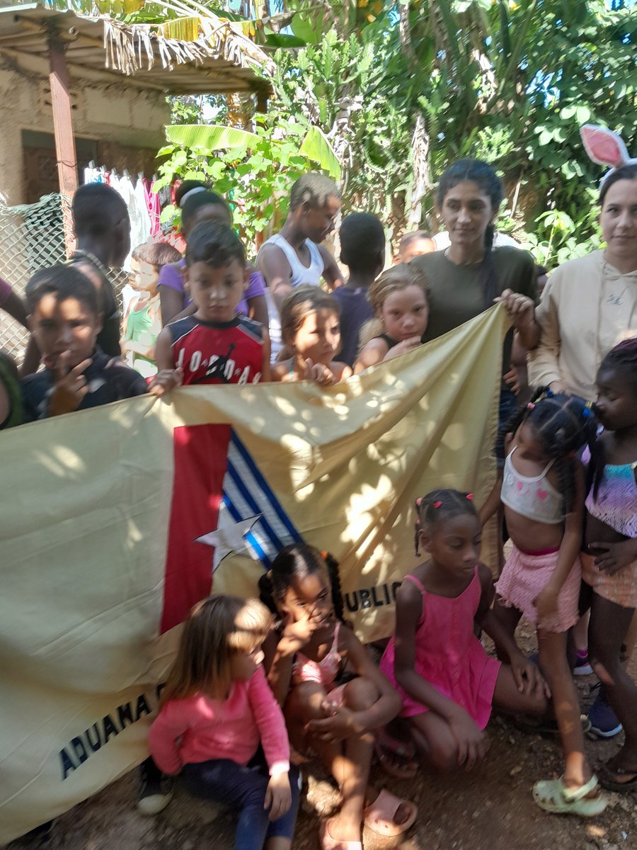 CubanaToledo's tweet photo. Una mañana de alegría. Lecturas de cuentos infantiles, juegos, baile, piñata, kake y refresco.Con to pal Barrio. #AduanaMatanzas #DíaDeLosNiños #MatancerosEnVictoria https://t.co/5dE8yBbMY2