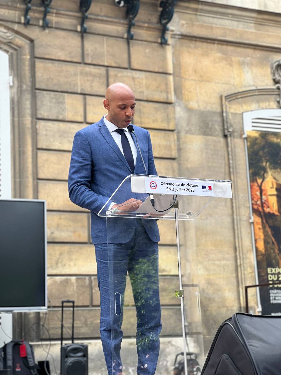 Cérémonie de clôture du 1er #SNU handi / valide de France à <a href="/villederueil/">Rueil-Malmaison</a>.

Quelle immense joie de voir ces 84 jeunes transformés après 10 jours de cohésion, d'inclusion et de solidarité. 

Merci pour eux, Valérie, et bravo à toutes tes équipes.

#JeunesseEngagée