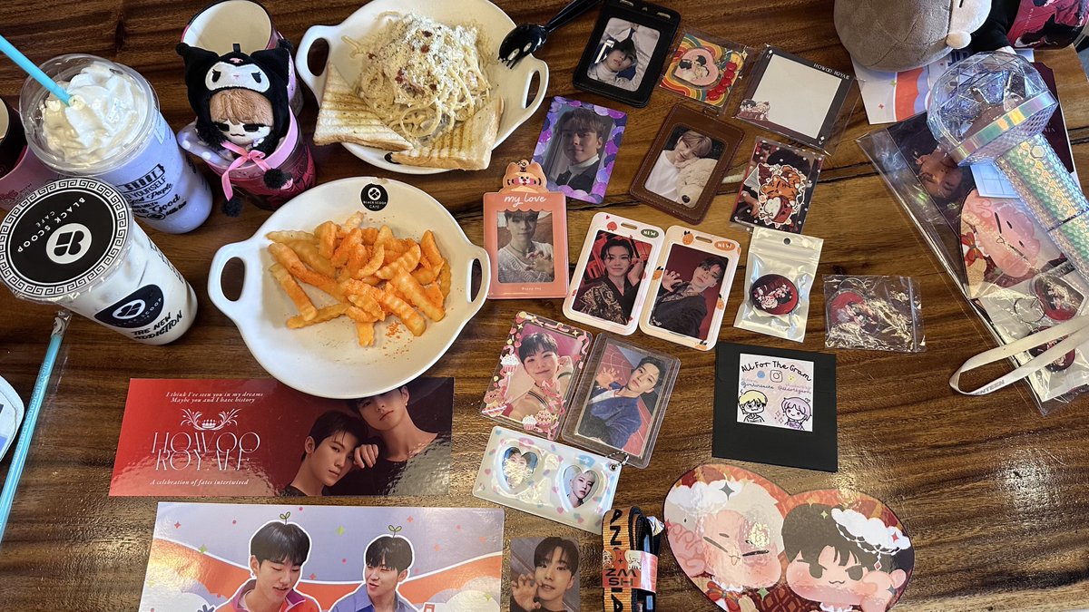 chweolee's tweet photo. slay mga bih it's giving may sariling mundo sa likod team soonhoon cse na naubos ung boses dahil sa bingo 😭💅✨ insert mga ates and admins sa kabilang tables ❤️🖤

@howooroyale #HoWooRoyale #13YearsAtThisPointItsFate https://t.co/2evU2pZuup