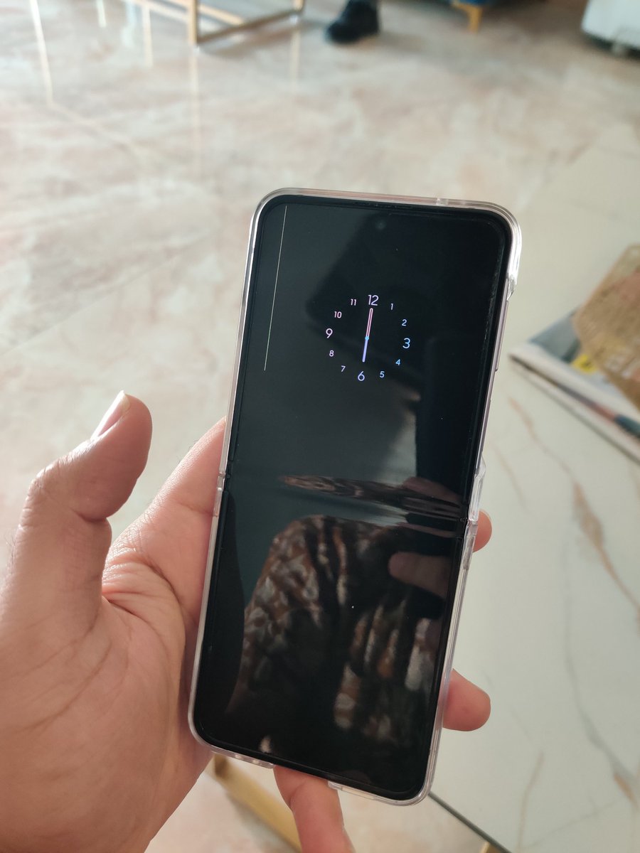mritunjaiburman's tweet photo. Screen malfunction on a 5 month old Samsung Flip 4, still in warranty. @SamsungIndia @SamsungMobile  says this part "Screen" is not covered in warranty. 
So ironic, you spend so much money trusting the brand's new technology and the brand refuses fixing the same.
#samsungflip4 https://t.co/RvXbCP3q7M