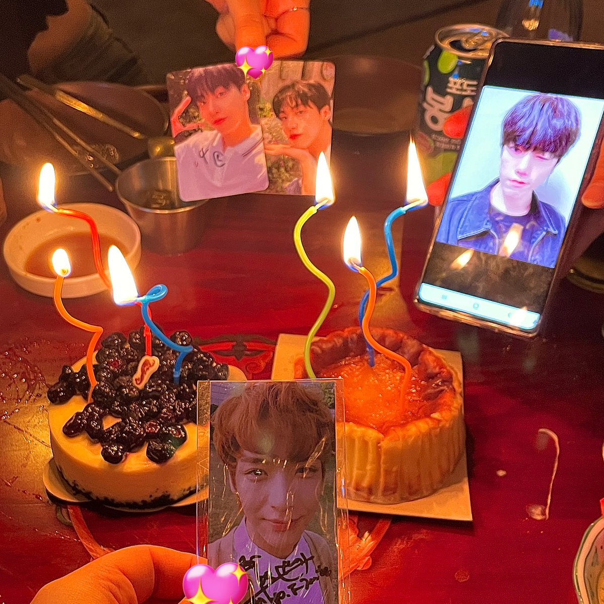 N_Chosim's tweet image. 재현이 케익 하나, 훈이 케익 하나~
재현이 훈이 생일 축하해 ❤️
 
#엔플라잉 #NFlying #차훈 #김재현