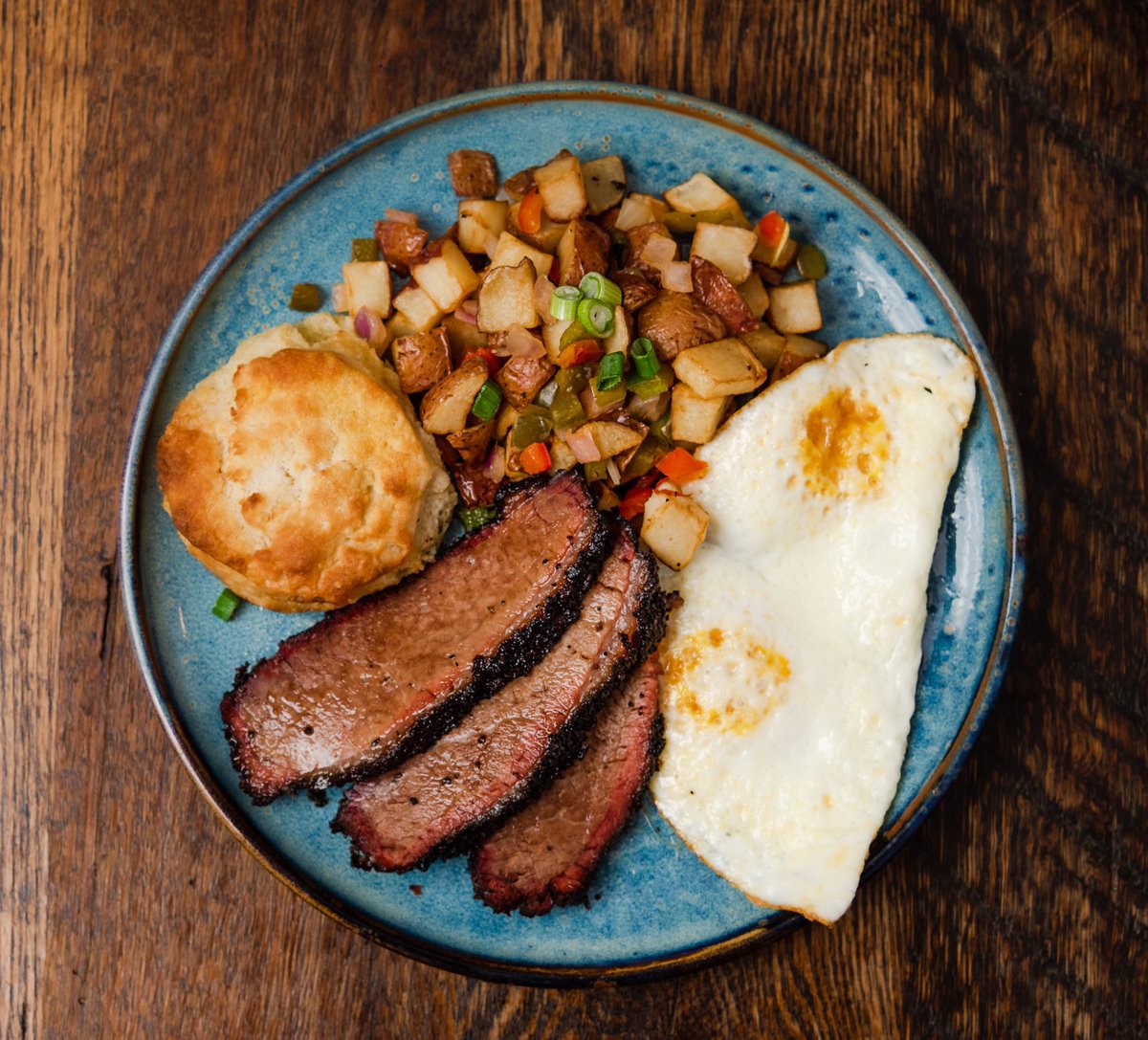 txjacksbarbecue's tweet photo. A true brunch classic — our Barbecue Breakfast comes w/ a little bit of everything (your choice of brisket or pulled pork + eggs your way, home fries, and a house-made biscuit) 🤟🏼

Join us for brunch Saturdays &amp; Sundays 10am-2:30pm 🍳 Book a reservation at the link in our bio 📲 https://t.co/XprRRpWSMy