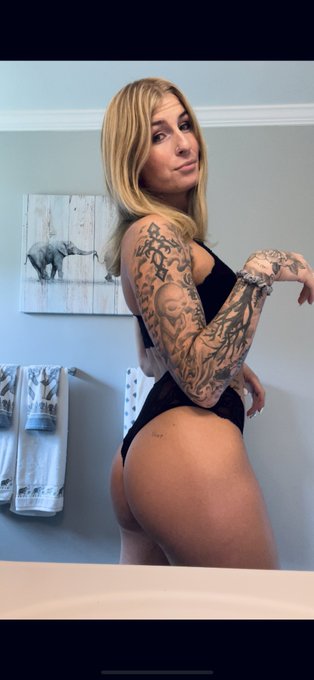 🖤 is my favorite color💕 https://t.co/IJmRD3aQmp