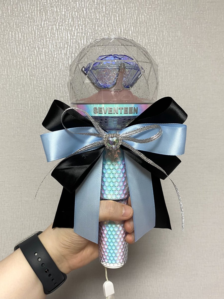 Ryung5623's tweet photo. 세븐틴 ‘FOLLOW’ 막콘 리본 나눔합니다💎

🎀일시 : 7월 22일 토요일
🎀시간과 장소 : 당일 타래로 공지
🎀참여방법 : 캐럿봉과 해당 트윗 RT 인증
🎀구성 : 직접 만든 리본 각 1개씩

#세븐틴 #나눔 #리본나눔 #응원봉리본 https://t.co/ePq0KXLXHw