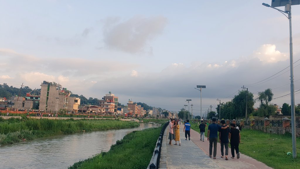 ManojSatyal's tweet photo. हाम्रो राम्रो माकलबारी -बागमती कोरिडर बृद्धदेखि बालबालिकासम्मका लागि खेल्ने, दौडिने,हिँड्ने खुल्ला पार्क बनेको छ। #bagamati #river #makalbari https://t.co/Ixh8jAnB9b